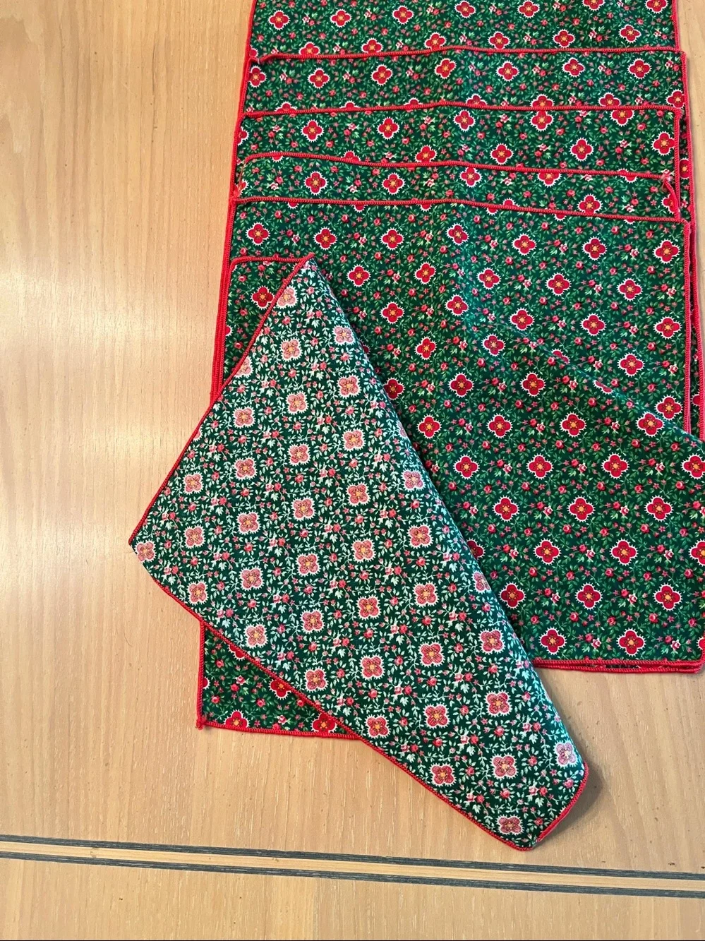 Vintage Green & Red Poppies 8”square Luncheon Napkins